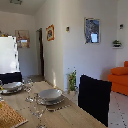 Rogosic Apartamento *